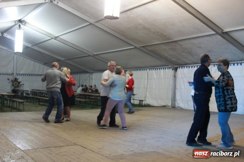 Zdjęcie w galerii na portalu naszraciborz.pl: Roztańczony drugi wieczór dożynkowy w Wojnowicach wiadomości z regionu