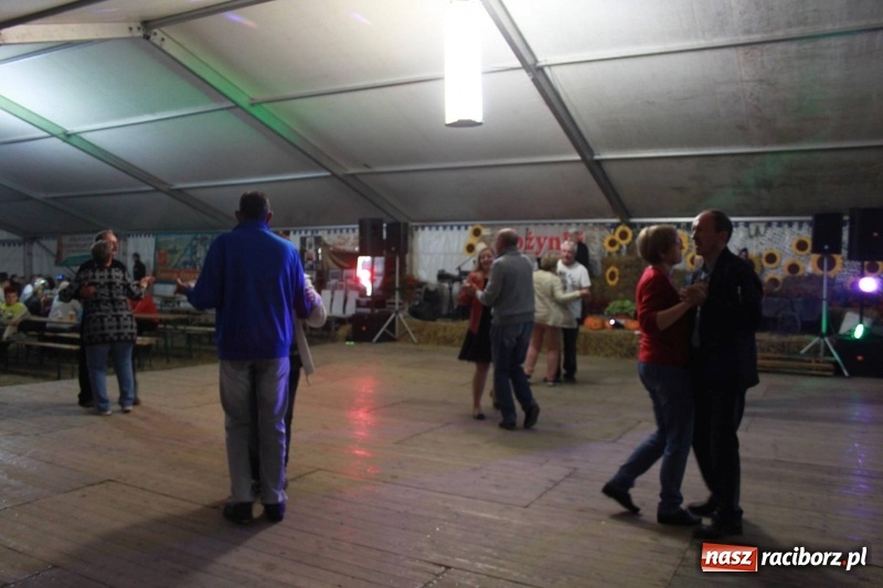 Zdjęcie w galerii na portalu naszraciborz.pl: Roztańczony drugi wieczór dożynkowy w Wojnowicach wiadomości z regionu