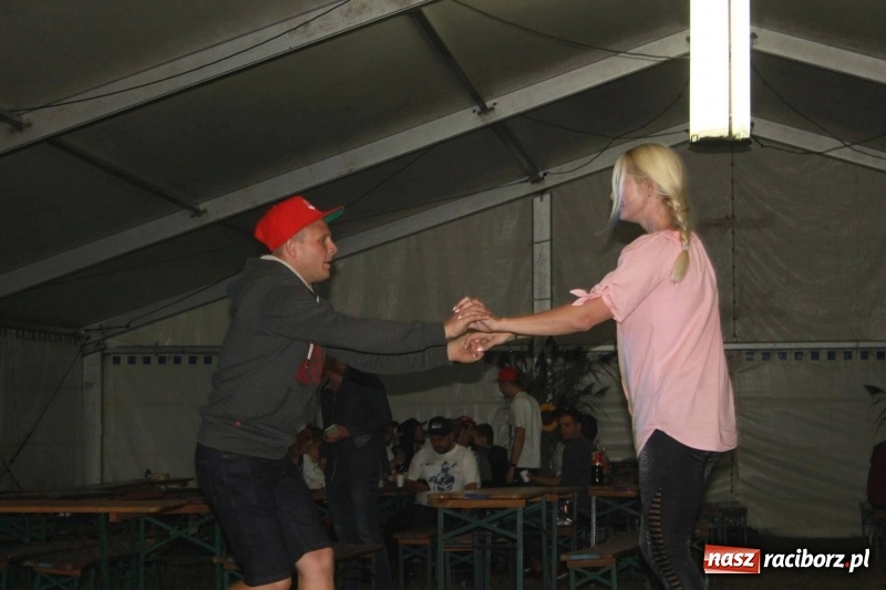 Zdjęcie w galerii na portalu naszraciborz.pl: Roztańczony drugi wieczór dożynkowy w Wojnowicach wiadomości z regionu