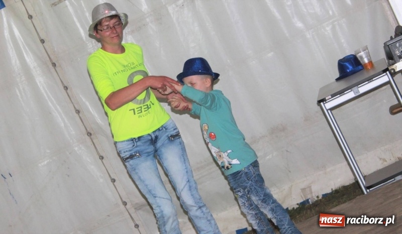 Zdjęcie w galerii na portalu naszraciborz.pl: Roztańczony drugi wieczór dożynkowy w Wojnowicach wiadomości z regionu