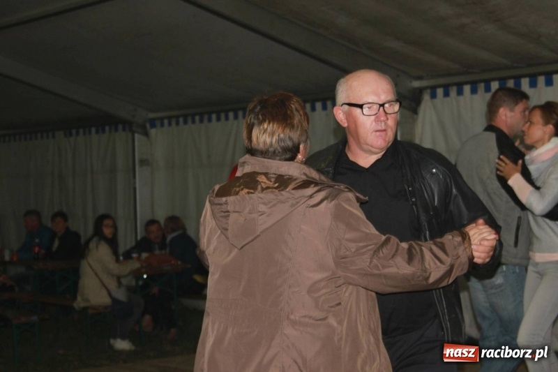 Zdjęcie w galerii na portalu naszraciborz.pl: Roztańczony drugi wieczór dożynkowy w Wojnowicach wiadomości z regionu