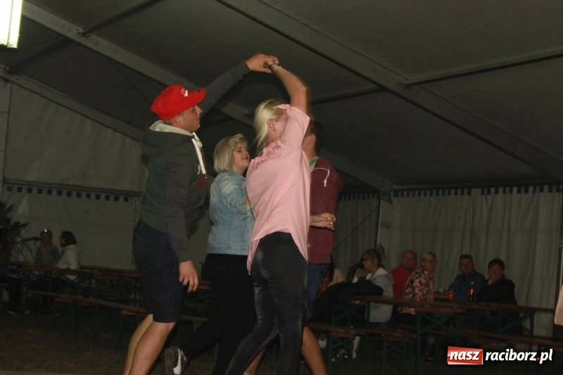 Zdjęcie w galerii na portalu naszraciborz.pl: Roztańczony drugi wieczór dożynkowy w Wojnowicach wiadomości z regionu