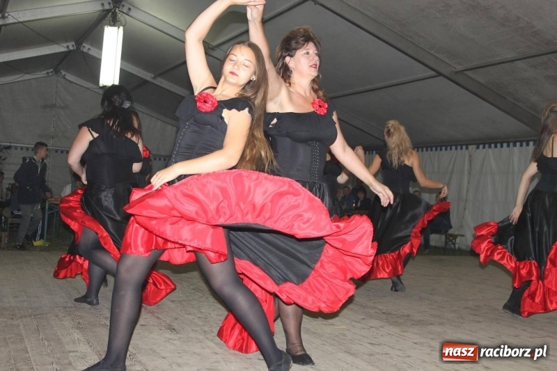 Zdjęcie w galerii na portalu naszraciborz.pl: Roztańczony drugi wieczór dożynkowy w Wojnowicach wiadomości z regionu