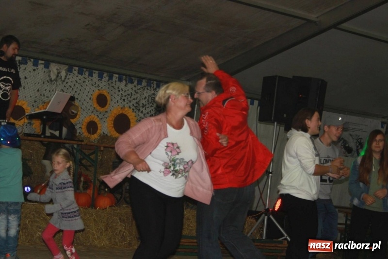 Zdjęcie w galerii na portalu naszraciborz.pl: Roztańczony drugi wieczór dożynkowy w Wojnowicach wiadomości z regionu