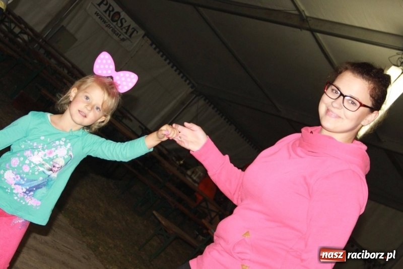 Zdjęcie w galerii na portalu naszraciborz.pl: Roztańczony drugi wieczór dożynkowy w Wojnowicach wiadomości z regionu