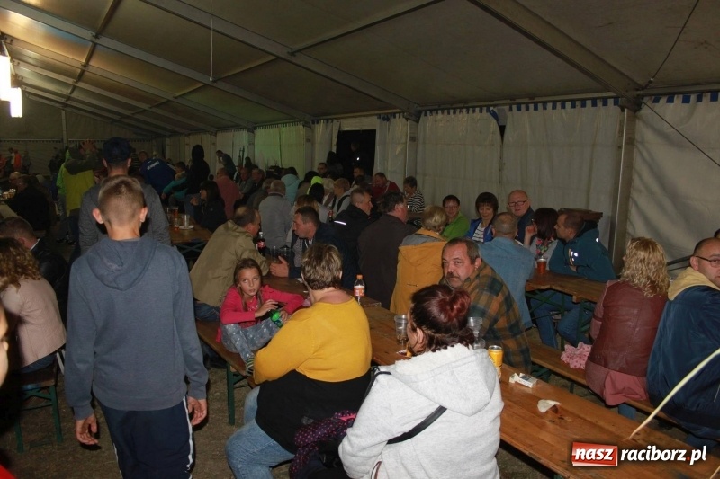 Zdjęcie w galerii na portalu naszraciborz.pl: Roztańczony drugi wieczór dożynkowy w Wojnowicach wiadomości z regionu