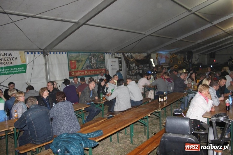 Zdjęcie w galerii na portalu naszraciborz.pl: Roztańczony drugi wieczór dożynkowy w Wojnowicach wiadomości z regionu