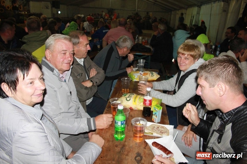 Zdjęcie w galerii na portalu naszraciborz.pl: Roztańczony drugi wieczór dożynkowy w Wojnowicach wiadomości z regionu