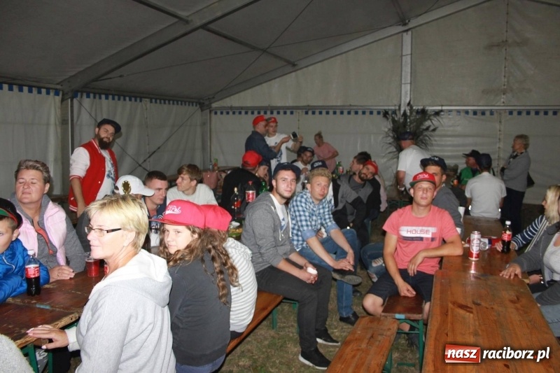 Zdjęcie w galerii na portalu naszraciborz.pl: Roztańczony drugi wieczór dożynkowy w Wojnowicach wiadomości z regionu