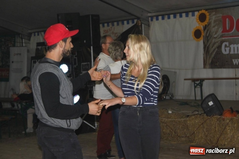 Zdjęcie w galerii na portalu naszraciborz.pl: Roztańczony drugi wieczór dożynkowy w Wojnowicach wiadomości z regionu