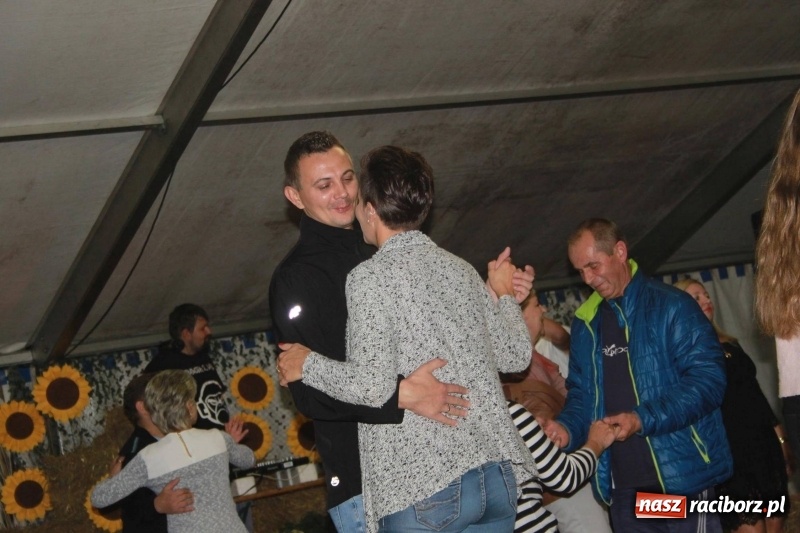 Zdjęcie w galerii na portalu naszraciborz.pl: Roztańczony drugi wieczór dożynkowy w Wojnowicach wiadomości z regionu