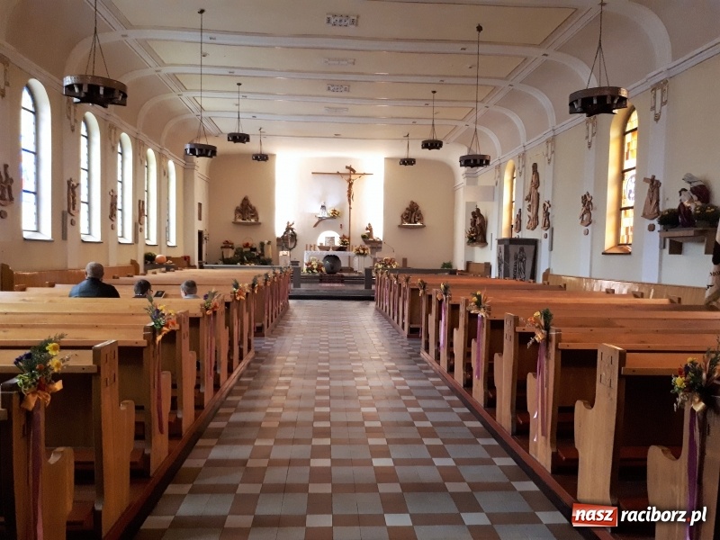 Zdjęcie w galerii na portalu naszraciborz.pl: Chleb darem Boga dla ludzi. Dożynki na Płoni wiadomości z regionu