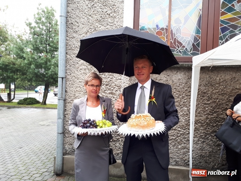 Zdjęcie w galerii na portalu naszraciborz.pl: Chleb darem Boga dla ludzi. Dożynki na Płoni wiadomości z regionu