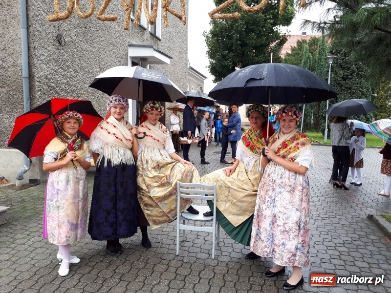 Zdjęcie w galerii na portalu naszraciborz.pl: Chleb darem Boga dla ludzi. Dożynki na Płoni wiadomości z regionu