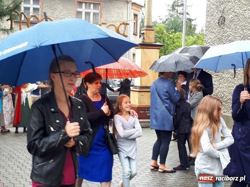 Zdjęcie w galerii na portalu naszraciborz.pl: Chleb darem Boga dla ludzi. Dożynki na Płoni wiadomości z regionu