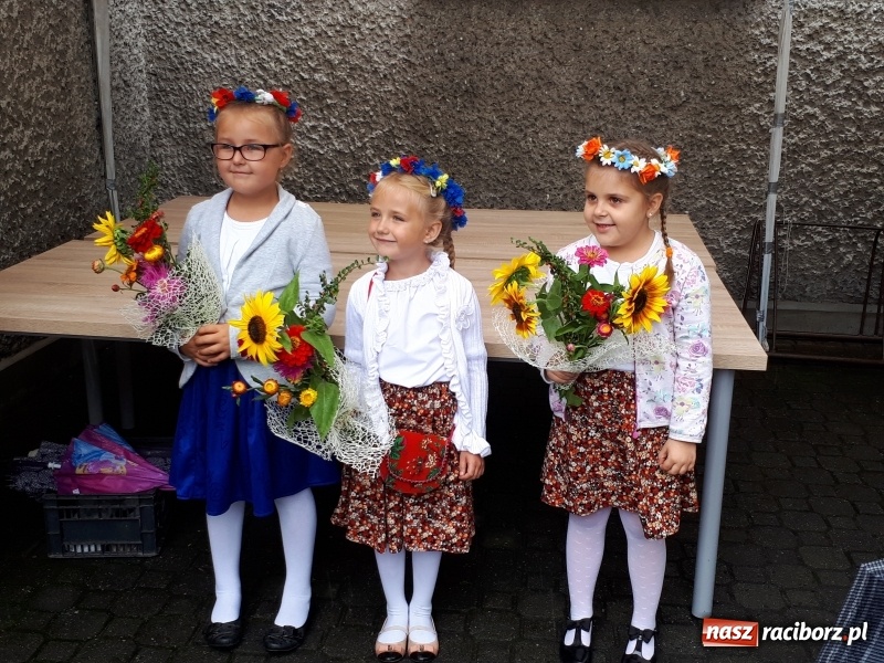 Zdjęcie w galerii na portalu naszraciborz.pl: Chleb darem Boga dla ludzi. Dożynki na Płoni wiadomości z regionu
