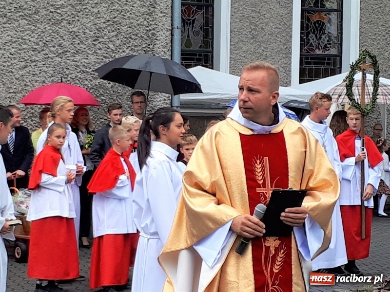 Zdjęcie w galerii na portalu naszraciborz.pl: Chleb darem Boga dla ludzi. Dożynki na Płoni wiadomości z regionu