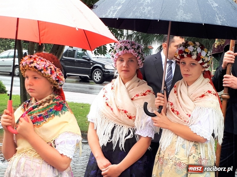 Zdjęcie w galerii na portalu naszraciborz.pl: Chleb darem Boga dla ludzi. Dożynki na Płoni wiadomości z regionu