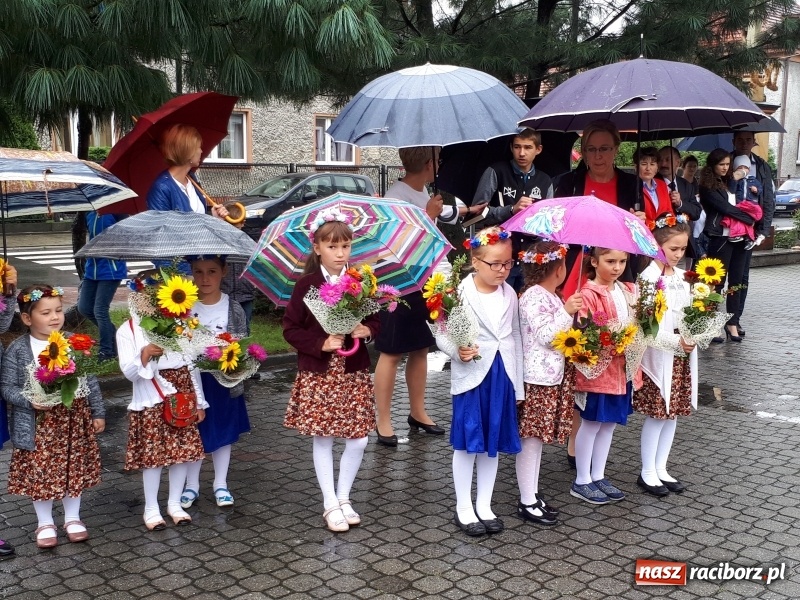 Zdjęcie w galerii na portalu naszraciborz.pl: Chleb darem Boga dla ludzi. Dożynki na Płoni wiadomości z regionu