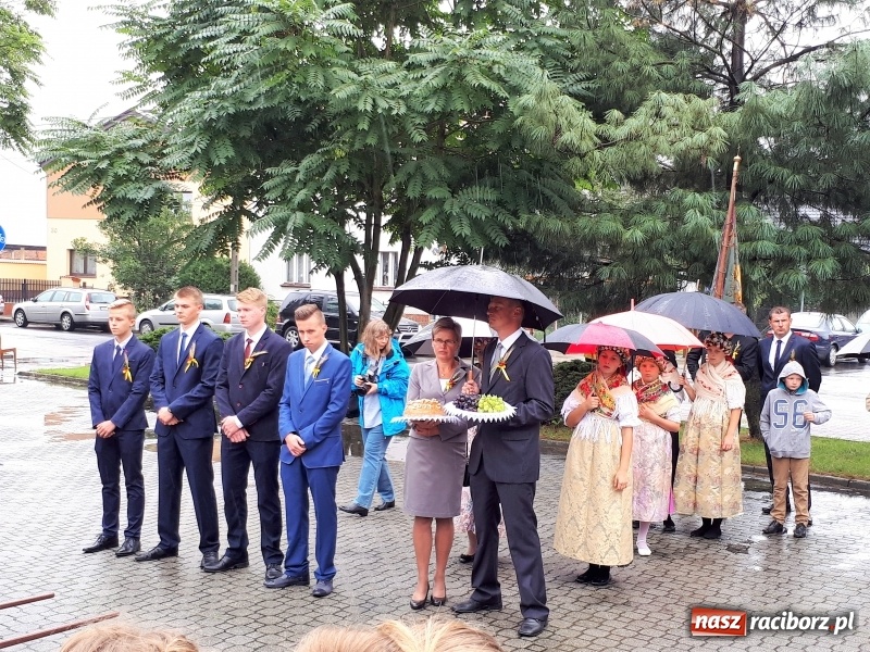 Zdjęcie w galerii na portalu naszraciborz.pl: Chleb darem Boga dla ludzi. Dożynki na Płoni wiadomości z regionu