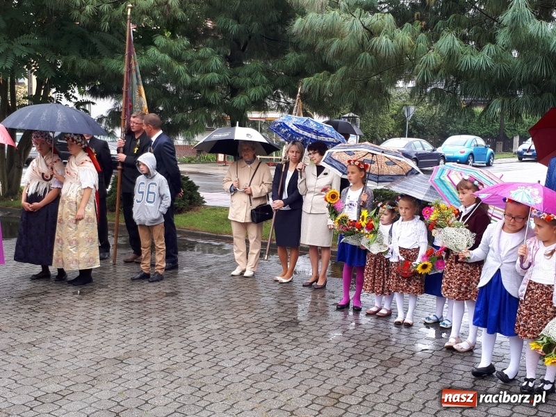 Zdjęcie w galerii na portalu naszraciborz.pl: Chleb darem Boga dla ludzi. Dożynki na Płoni wiadomości z regionu