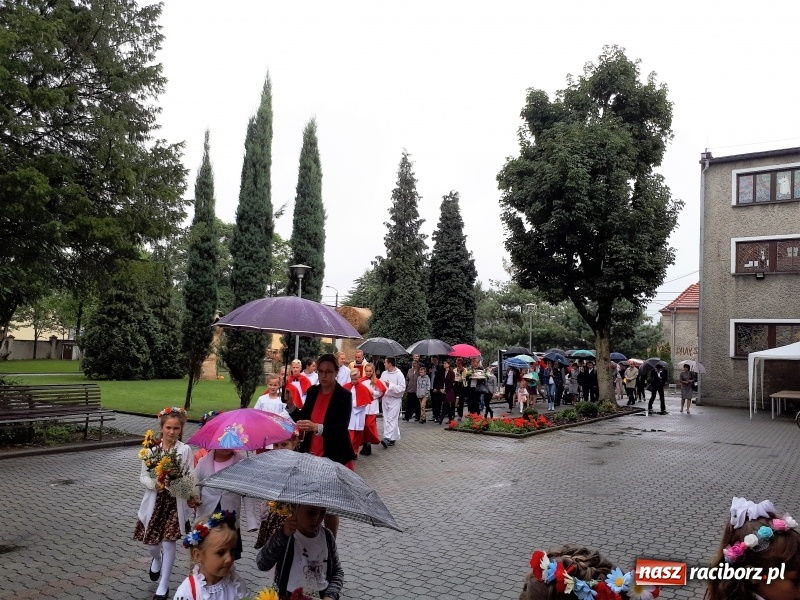 Zdjęcie w galerii na portalu naszraciborz.pl: Chleb darem Boga dla ludzi. Dożynki na Płoni wiadomości z regionu