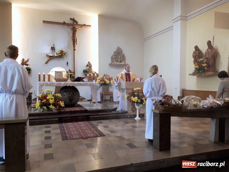 Zdjęcie w galerii na portalu naszraciborz.pl: Chleb darem Boga dla ludzi. Dożynki na Płoni wiadomości z regionu