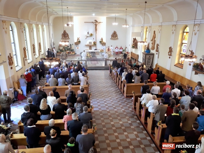 Zdjęcie w galerii na portalu naszraciborz.pl: Chleb darem Boga dla ludzi. Dożynki na Płoni wiadomości z regionu