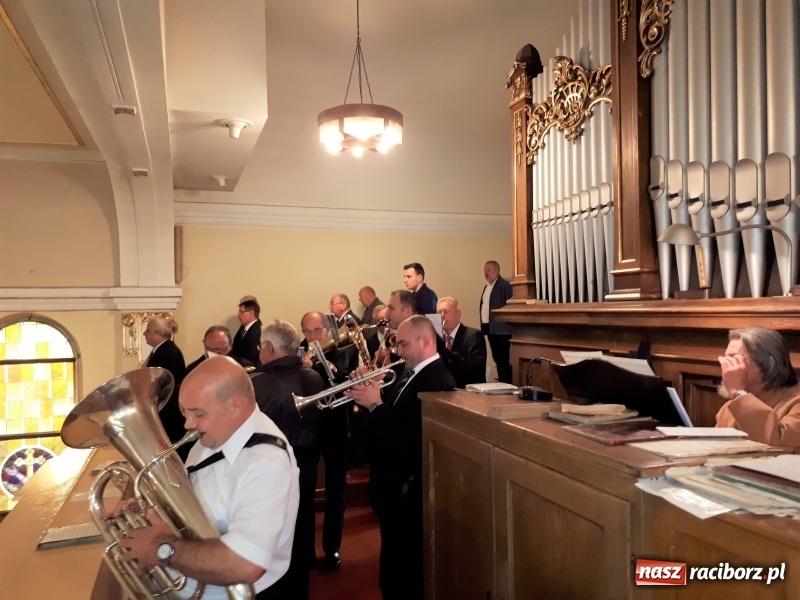 Zdjęcie w galerii na portalu naszraciborz.pl: Chleb darem Boga dla ludzi. Dożynki na Płoni wiadomości z regionu