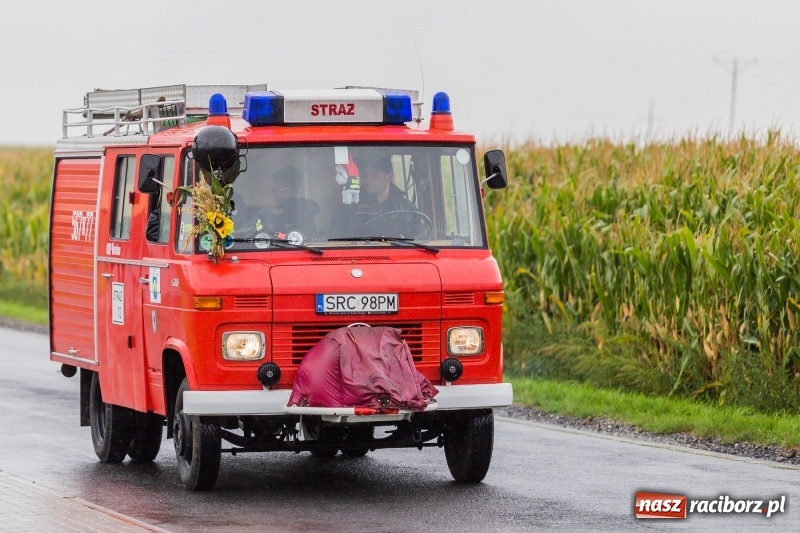 Zdjęcie w galerii na portalu naszraciborz.pl: Gminne dożynki Pietrowic Wielkich w Kornicach. Pogoda nie była łaskawa, ale humory dopisały FOTO i WIDEO wiadomości z regionu
