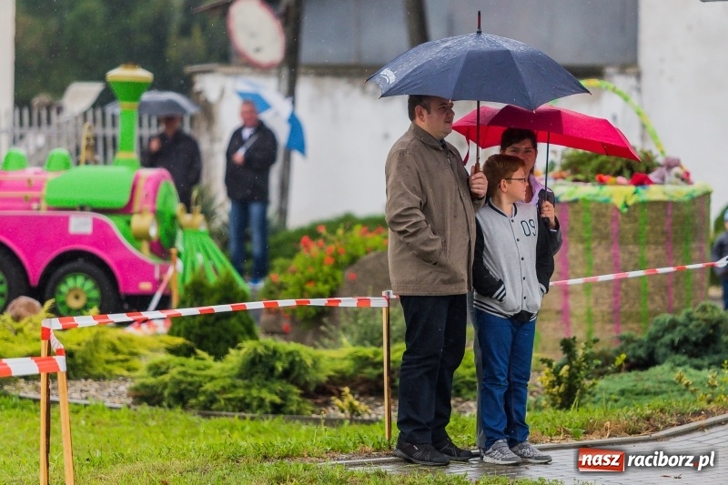 Zdjęcie w galerii na portalu naszraciborz.pl: Gminne dożynki Pietrowic Wielkich w Kornicach. Pogoda nie była łaskawa, ale humory dopisały FOTO i WIDEO wiadomości z regionu