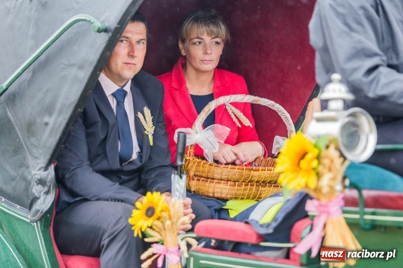 Zdjęcie w galerii na portalu naszraciborz.pl: Gminne dożynki Pietrowic Wielkich w Kornicach. Pogoda nie była łaskawa, ale humory dopisały FOTO i WIDEO wiadomości z regionu