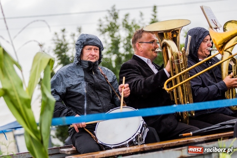 Zdjęcie w galerii na portalu naszraciborz.pl: Gminne dożynki Pietrowic Wielkich w Kornicach. Pogoda nie była łaskawa, ale humory dopisały FOTO i WIDEO wiadomości z regionu