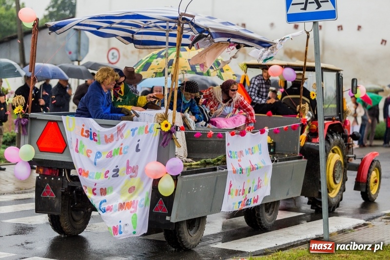 Zdjęcie w galerii na portalu naszraciborz.pl: Gminne dożynki Pietrowic Wielkich w Kornicach. Pogoda nie była łaskawa, ale humory dopisały FOTO i WIDEO wiadomości z regionu