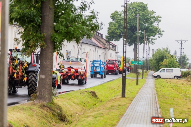Zdjęcie w galerii na portalu naszraciborz.pl: Gminne dożynki Pietrowic Wielkich w Kornicach. Pogoda nie była łaskawa, ale humory dopisały FOTO i WIDEO wiadomości z regionu