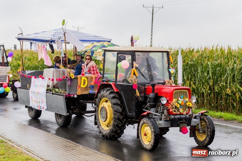 Zdjęcie w galerii na portalu naszraciborz.pl: Gminne dożynki Pietrowic Wielkich w Kornicach. Pogoda nie była łaskawa, ale humory dopisały FOTO i WIDEO wiadomości z regionu