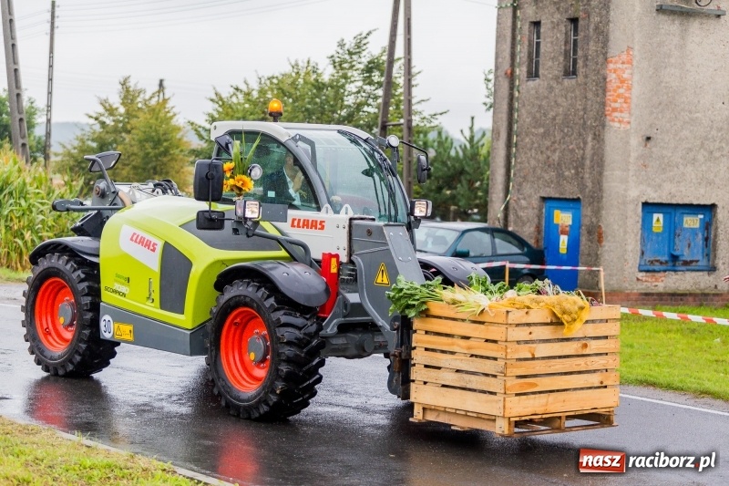Zdjęcie w galerii na portalu naszraciborz.pl: Gminne dożynki Pietrowic Wielkich w Kornicach. Pogoda nie była łaskawa, ale humory dopisały FOTO i WIDEO wiadomości z regionu