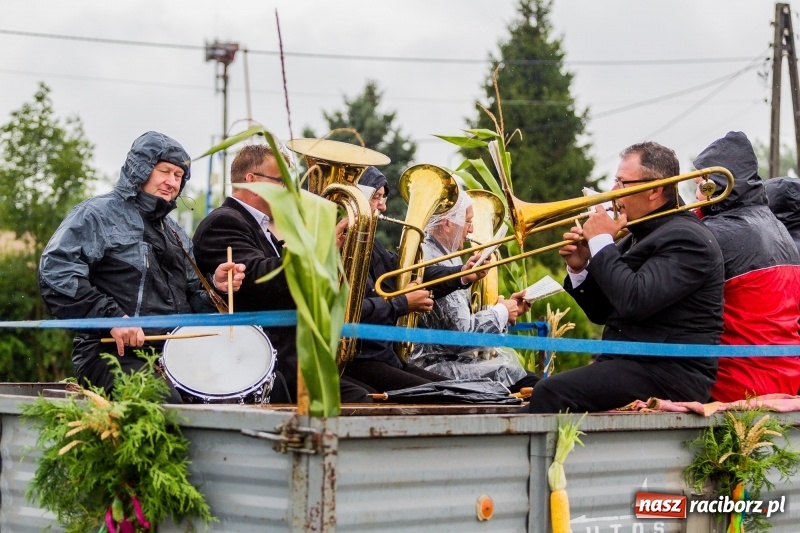 Zdjęcie w galerii na portalu naszraciborz.pl: Gminne dożynki Pietrowic Wielkich w Kornicach. Pogoda nie była łaskawa, ale humory dopisały FOTO i WIDEO wiadomości z regionu