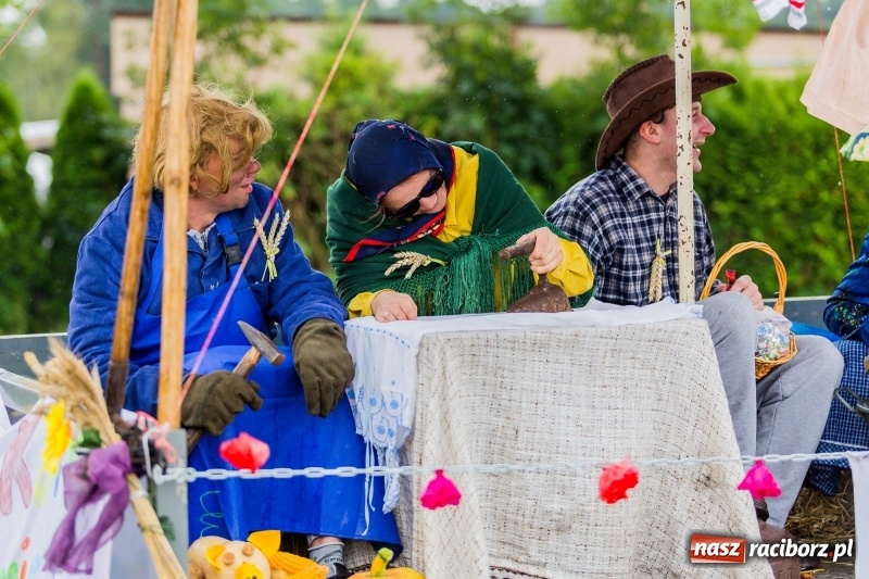 Zdjęcie w galerii na portalu naszraciborz.pl: Gminne dożynki Pietrowic Wielkich w Kornicach. Pogoda nie była łaskawa, ale humory dopisały FOTO i WIDEO wiadomości z regionu