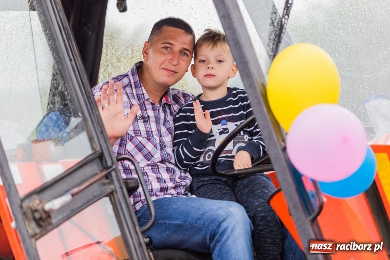 Zdjęcie w galerii na portalu naszraciborz.pl: Gminne dożynki Pietrowic Wielkich w Kornicach. Pogoda nie była łaskawa, ale humory dopisały FOTO i WIDEO wiadomości z regionu