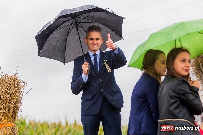 Zdjęcie w galerii na portalu naszraciborz.pl: Gminne dożynki Pietrowic Wielkich w Kornicach. Pogoda nie była łaskawa, ale humory dopisały FOTO i WIDEO wiadomości z regionu