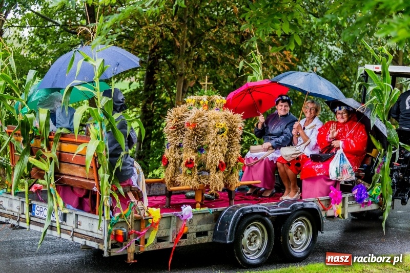 Zdjęcie w galerii na portalu naszraciborz.pl: Gminne dożynki Pietrowic Wielkich w Kornicach. Pogoda nie była łaskawa, ale humory dopisały FOTO i WIDEO wiadomości z regionu