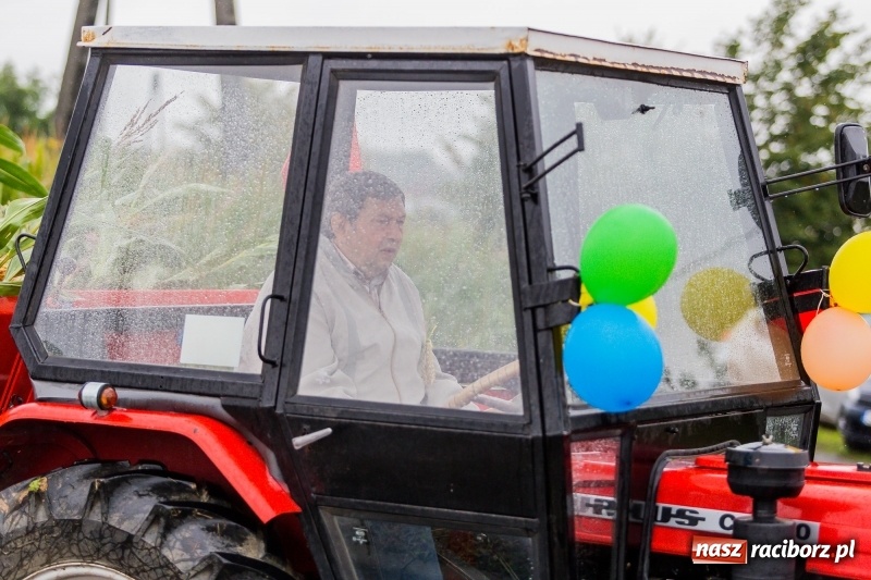 Zdjęcie w galerii na portalu naszraciborz.pl: Gminne dożynki Pietrowic Wielkich w Kornicach. Pogoda nie była łaskawa, ale humory dopisały FOTO i WIDEO wiadomości z regionu