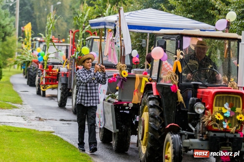 Zdjęcie w galerii na portalu naszraciborz.pl: Gminne dożynki Pietrowic Wielkich w Kornicach. Pogoda nie była łaskawa, ale humory dopisały FOTO i WIDEO wiadomości z regionu