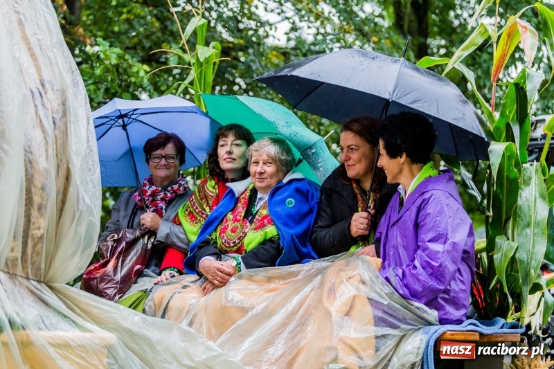 Zdjęcie w galerii na portalu naszraciborz.pl: Gminne dożynki Pietrowic Wielkich w Kornicach. Pogoda nie była łaskawa, ale humory dopisały FOTO i WIDEO wiadomości z regionu