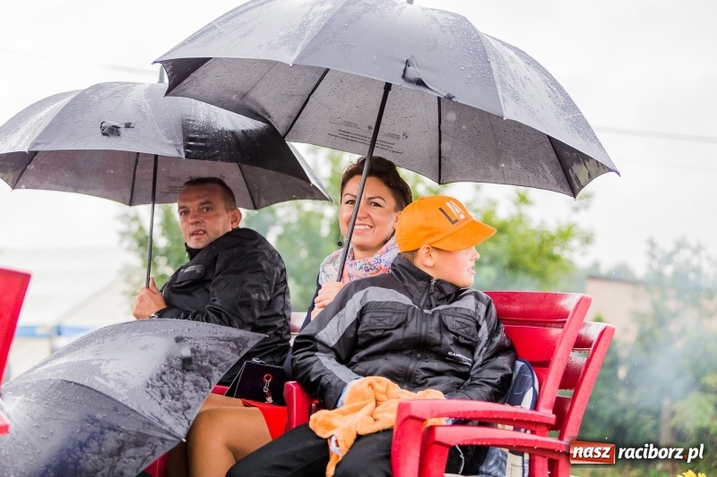 Zdjęcie w galerii na portalu naszraciborz.pl: Gminne dożynki Pietrowic Wielkich w Kornicach. Pogoda nie była łaskawa, ale humory dopisały FOTO i WIDEO wiadomości z regionu