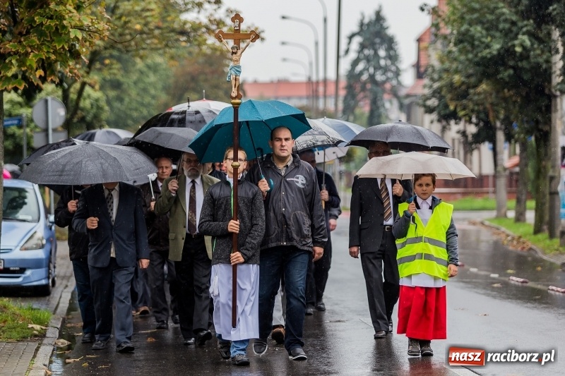Zdjęcie w galerii na portalu naszraciborz.pl: Parafia miejska ze ślubowaną pielgrzymką do Matki Bożej wiadomości z regionu