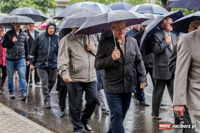 Zdjęcie w galerii na portalu naszraciborz.pl: Parafia miejska ze ślubowaną pielgrzymką do Matki Bożej wiadomości z regionu