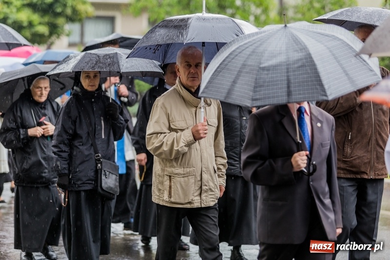 Zdjęcie w galerii na portalu naszraciborz.pl: Parafia miejska ze ślubowaną pielgrzymką do Matki Bożej wiadomości z regionu