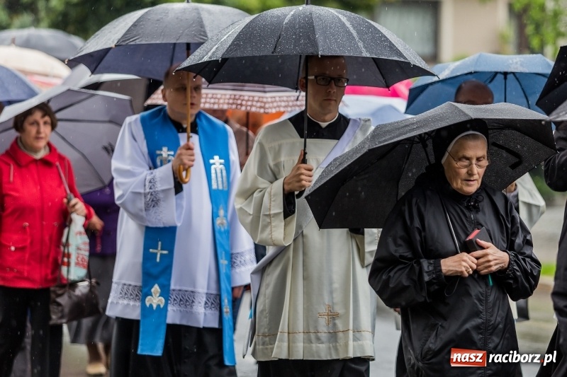 Zdjęcie w galerii na portalu naszraciborz.pl: Parafia miejska ze ślubowaną pielgrzymką do Matki Bożej wiadomości z regionu